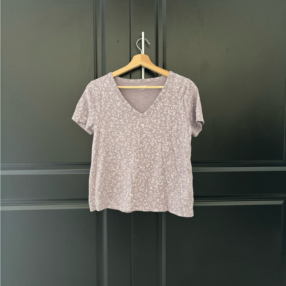 Old Navy Floral V-Neck Short Sleeve Top - Lavender *small stain on front*
